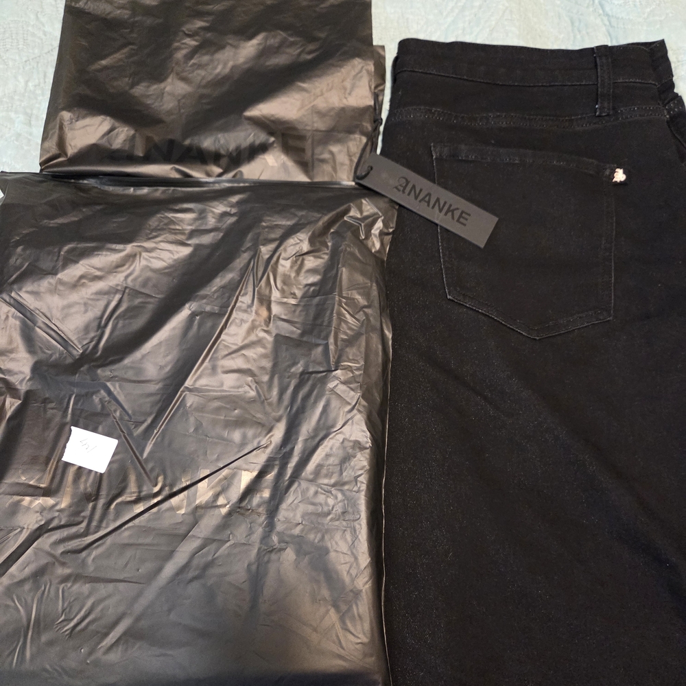Men's Relaxed Jeans in Black — Comfortable Everyday Denim